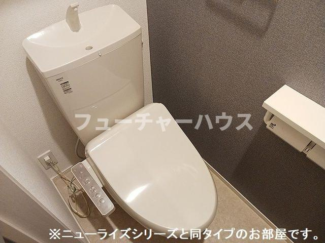 アルコ・イリスのトイレ|落ち着いた色調のトイレです