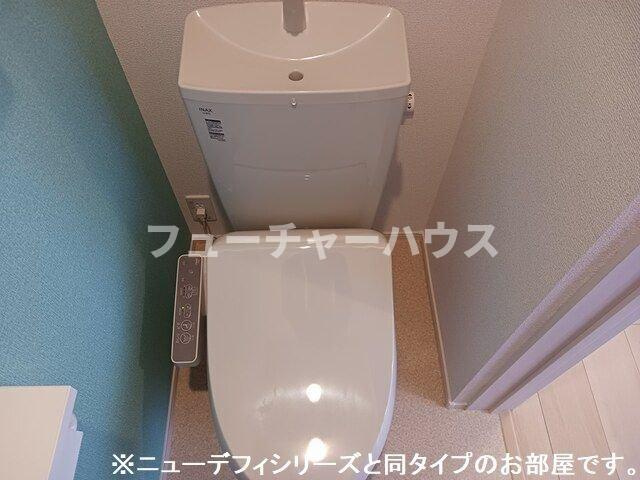 トレジャーのトイレ|落ち着いた色調のトイレです