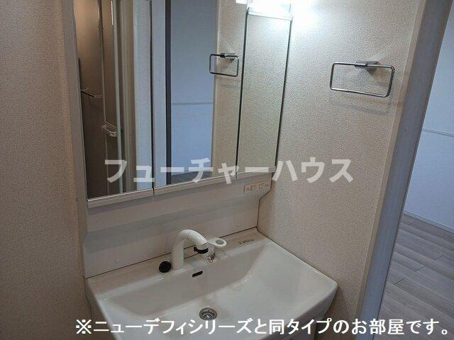 トレジャーの洗面所|ゆったりとスペースのある洗面所