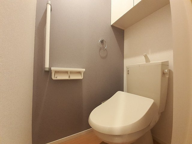 富山市手屋２丁目のアパートのトイレ