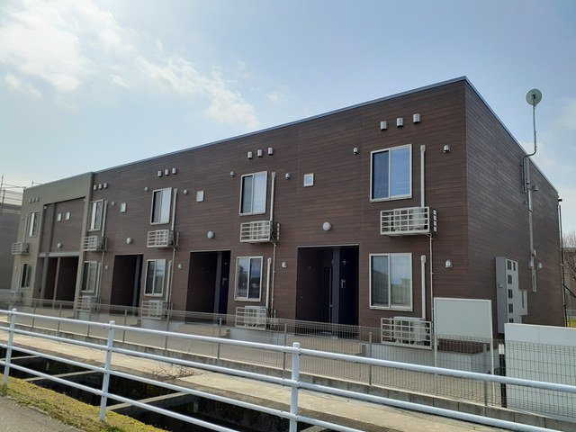 富山市手屋２丁目のアパートの外観