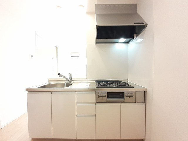富山市手屋２丁目のアパートのキッチン