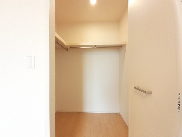 富山市手屋２丁目のアパートの収納