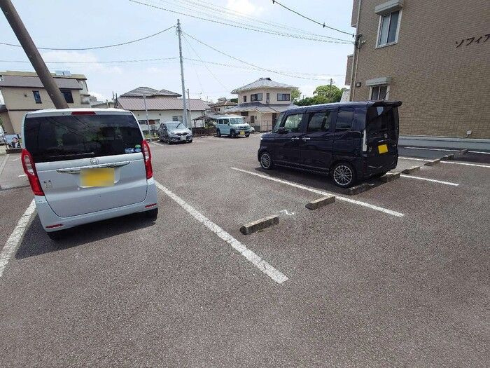 ソフィア南本町の駐車場