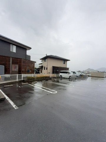 あゆみ壱番館の駐車場