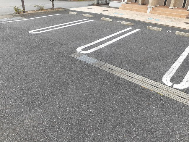 【駐車場】 | リシェコリーヌＣ