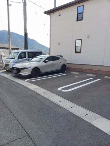 Ｍａｒｉａｇｅ　Ｂの駐車場
