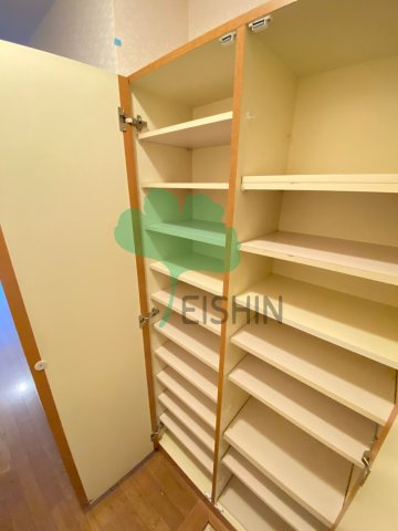 ピオーネテラス空港南の玄関|下駄箱もしっかりついてます！
