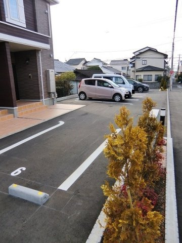 ハイブリッジ　Ⅲの駐車場