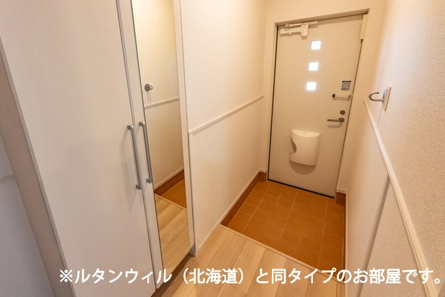 インテルノ　ウエストの玄関