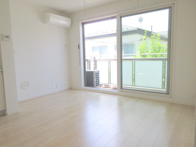 レジデンス小日向　Ａの居間・リビング|★明るいフローリングのお部屋です★