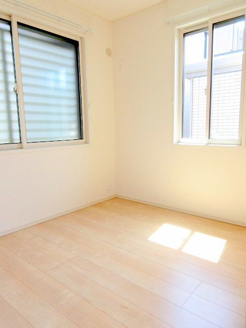 レジデンス小日向　Ａの寝室|★明るいフローリングのお部屋です★