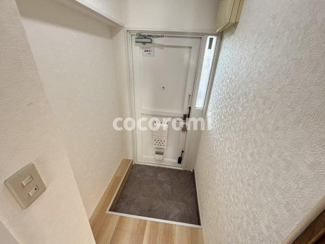 寝屋川市清水町の賃貸マンションの玄関
