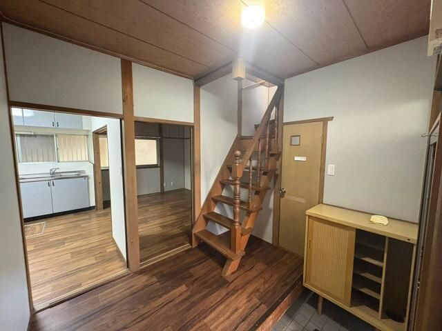 門真市岸和田車庫付き貸家の居間・リビング