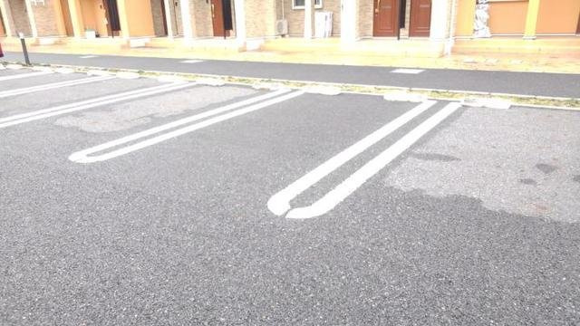 ランド　ピースＡの駐車場