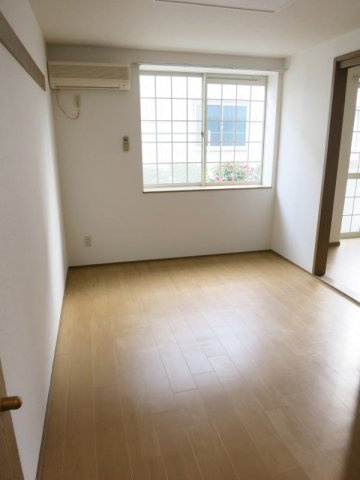 【内装】 | コーポラス高塚 | 明るい室内です