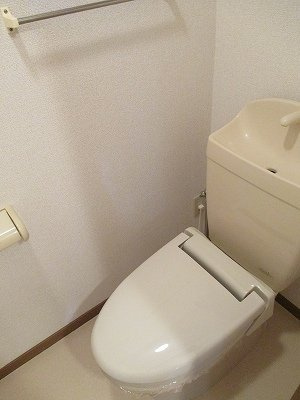 エスポワール本宿Ａのトイレ|ゆったりとした空間のトイレです