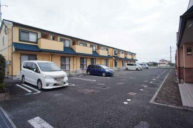 セレーノ本宿Ｂの駐車場|車をお持ちの方に嬉しい駐車場付きの物件です