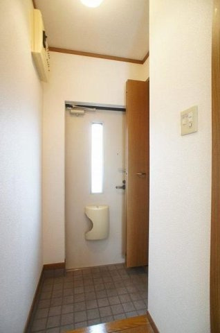 セレーノ本宿Ｂの玄関|ゆったりとした玄関です