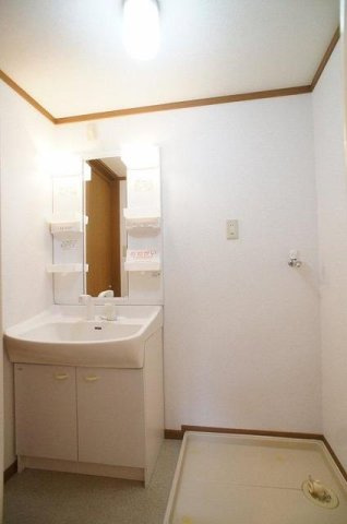 セレーノ本宿Ｂの洗面所|コンパクトで使いやすい洗面所