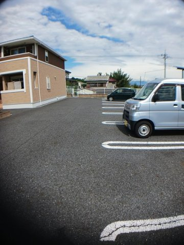アレックスの駐車場|駐車場に車を止められます