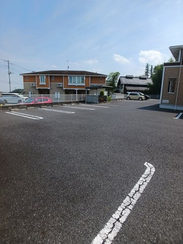 プロムナードＢの駐車場|カースペースがあります