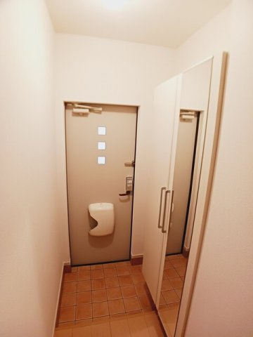 セレーナＢの玄関|明るい玄関です
