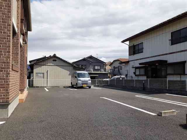 ル・ソレイユの駐車場|駐車場があるので、車を買う予定の方も安心です
