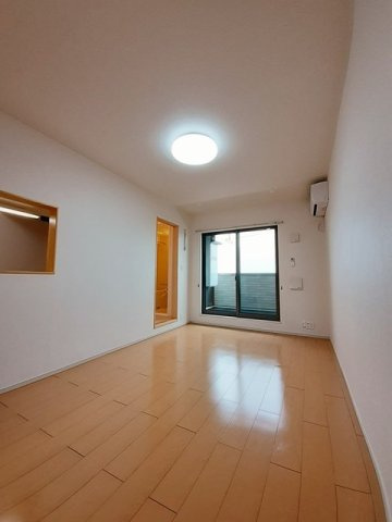カーサ　モデルノＡの居間・リビング|こちらのリビングで趣味の時間をお楽しみください