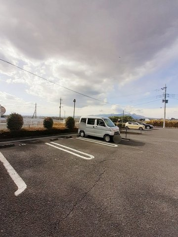 パルティールの駐車場|カースペースがあります