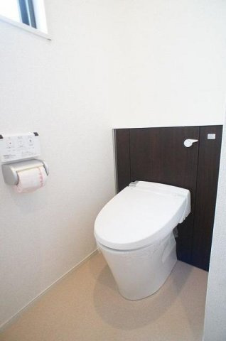アリッサムのトイレ|落ち着いた色調のトイレです