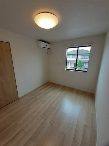 アップ　フィールドの内装|明るい室内です