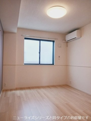 カレント　レジデンス　下増田Ⅱの内装|明るい室内です