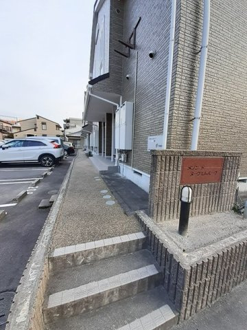 【エントランス】 | メゾン　ド　ヌーヴェルバーグ | 落ち着いたエントランスです