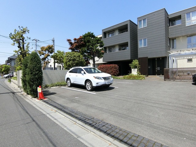 ヴァンヴェール東館の駐車場|★敷地内駐車場有★