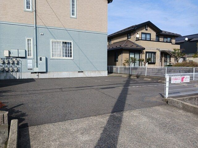 ＥＳＳＥＸ　ＨＯＵＳＥの駐車場