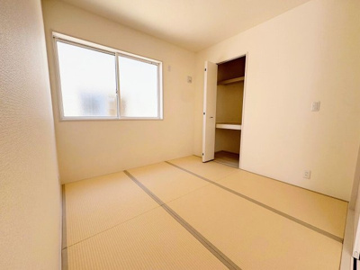 【和室】 | ☆☆☆新築分譲　平沼ノ内　長期優良住宅　限定１棟　敷地６７.７坪！！ | リビング横には洋風和室4.5帖♪
子供部屋にも最適です◎