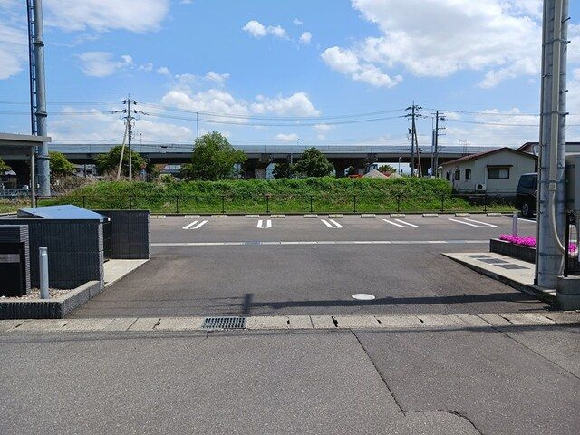 サン・グレイスの駐車場
