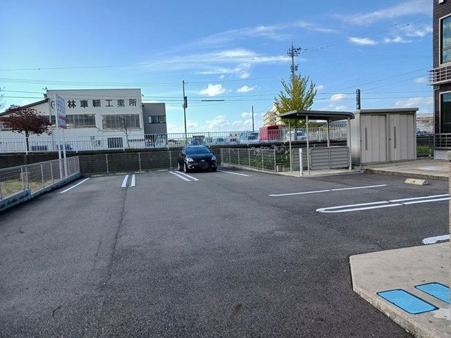 プランドール　花乃杜の駐車場