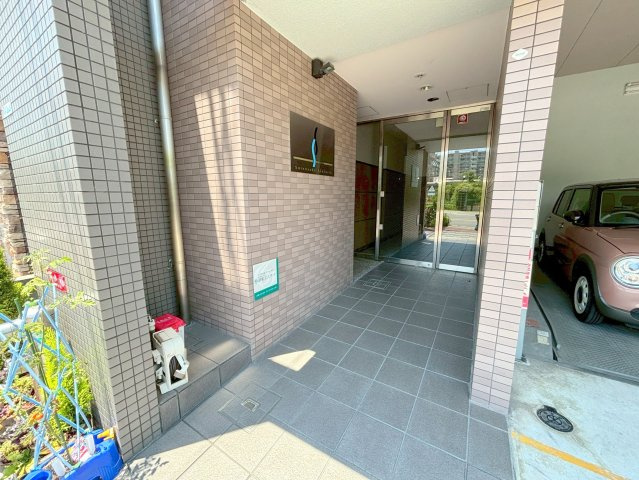 新大阪セレニテのエントランス