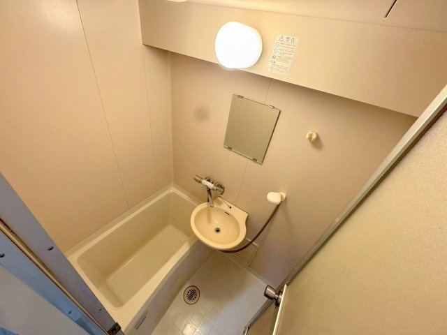 新大阪セレニテの浴室