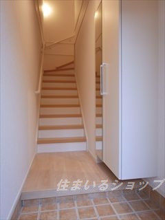 ネオヴィータⅡの玄関|ミラー付き大型シューズボックス