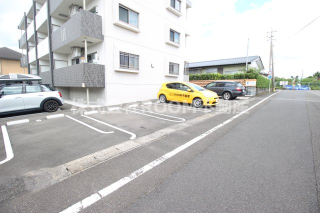Never landの駐車場|駐車場があります