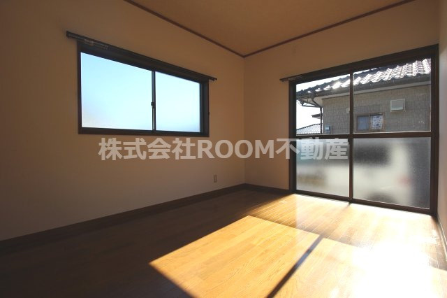 ひかり住宅の洋室|落ち着いた色調の洋室です