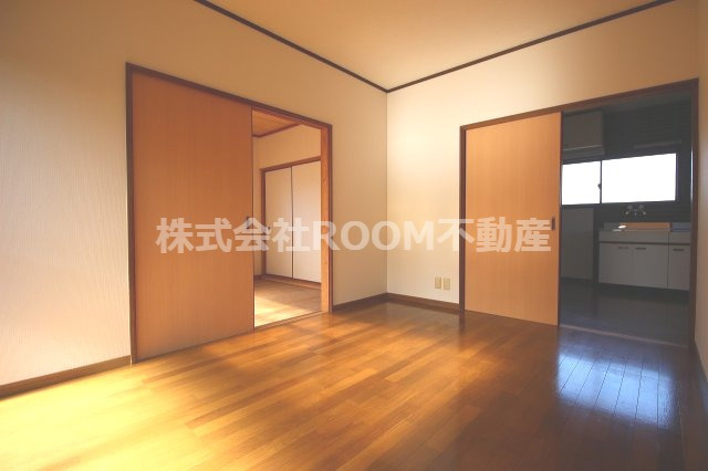 ひかり住宅の居間・リビング|こちらの居間で趣味の時間をお楽しみください
