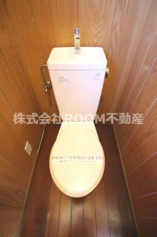 ひかり住宅のトイレ|落ち着いた色調のトイレです