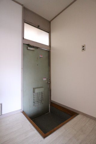 ハイツ4丁目の玄関