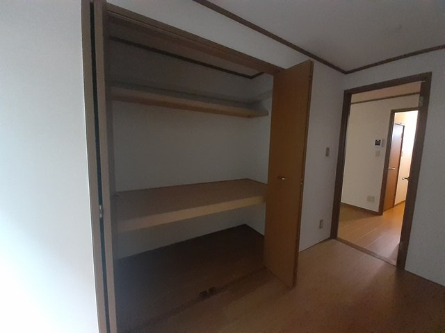 フィル・ヒューゲルの収納