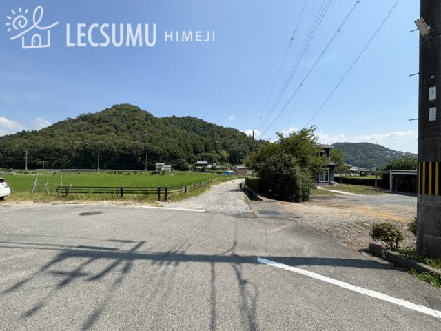 姫路市香寺町須加院/中古戸建の前面道路含む現地写真