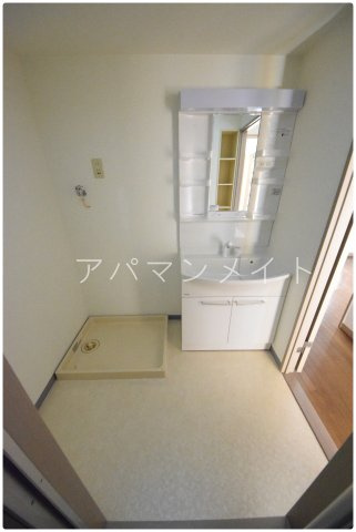 【設備】 | AIRDE東戸塚 | 室内洗濯機置場です